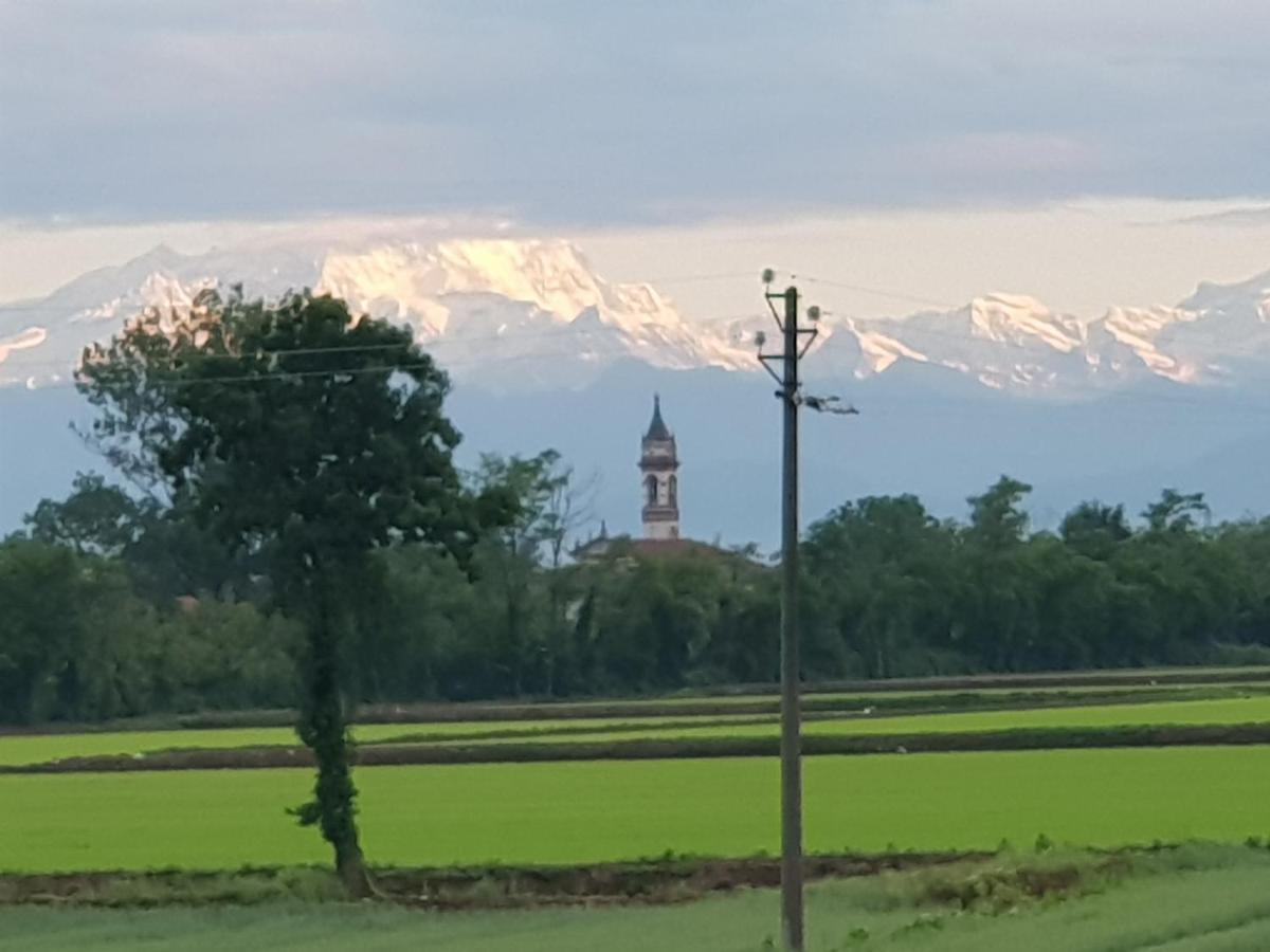 Az.Agr.Cascina Moretta Momo ภายนอก รูปภาพ