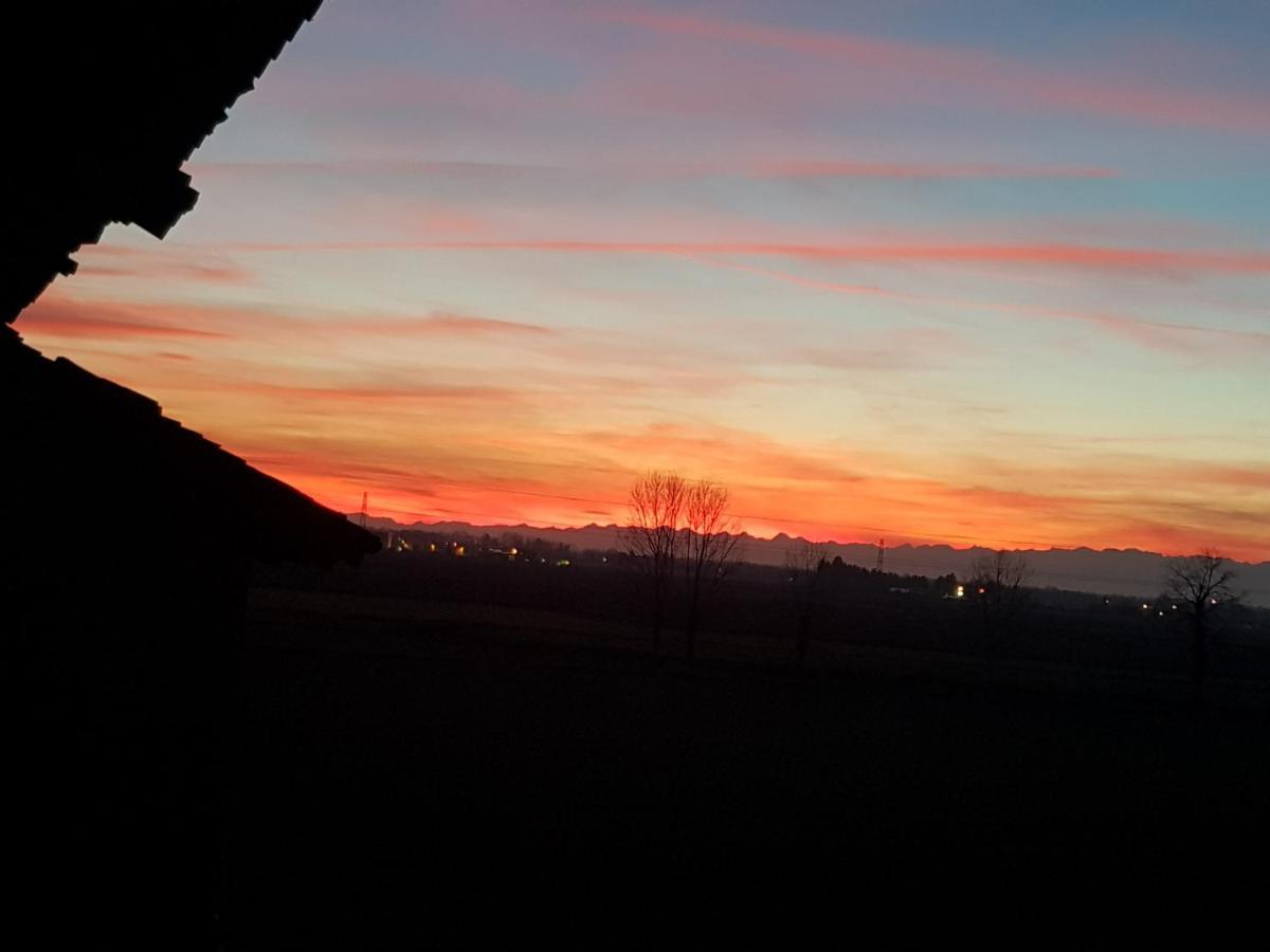 Az.Agr.Cascina Moretta Momo ภายนอก รูปภาพ