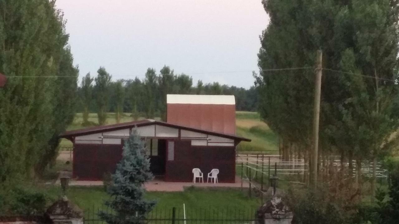 Az.Agr.Cascina Moretta Momo ภายนอก รูปภาพ