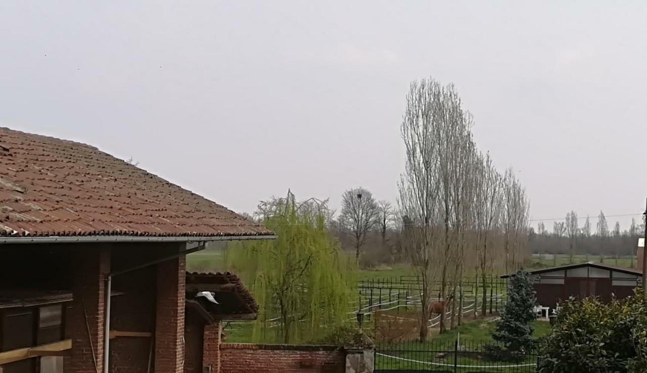 Az.Agr.Cascina Moretta Momo ภายนอก รูปภาพ