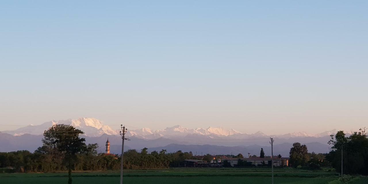 Az.Agr.Cascina Moretta Momo ภายนอก รูปภาพ