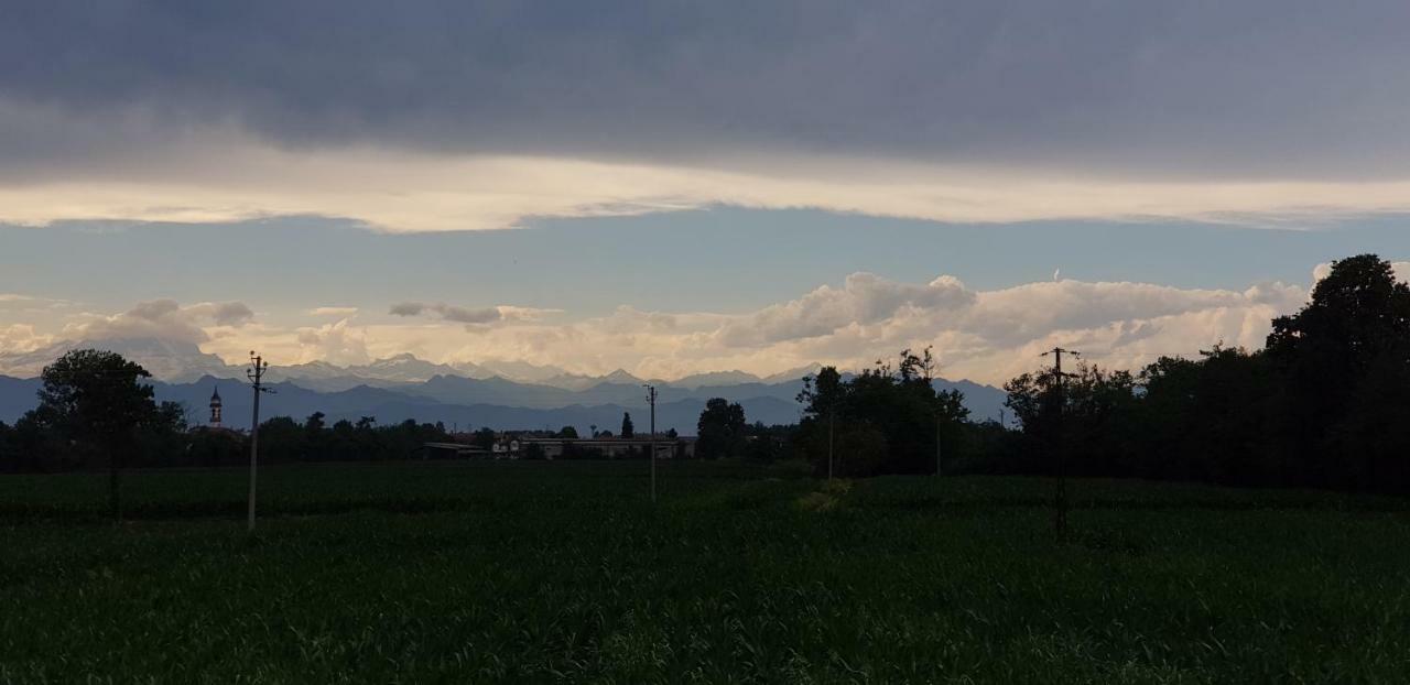 Az.Agr.Cascina Moretta Momo ภายนอก รูปภาพ